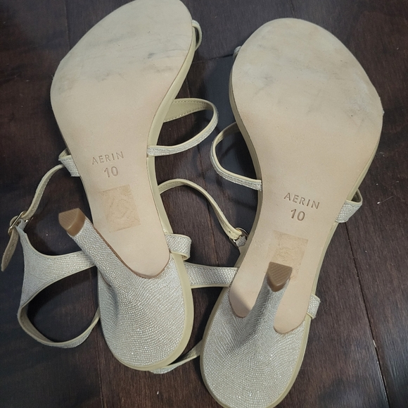 Cream colored heels (10) - Picture 6 of 6